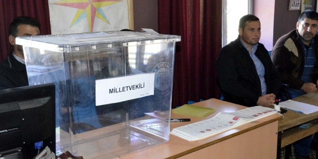 Siverek'te 142 seçmenli mahalle sandığa gitmedi