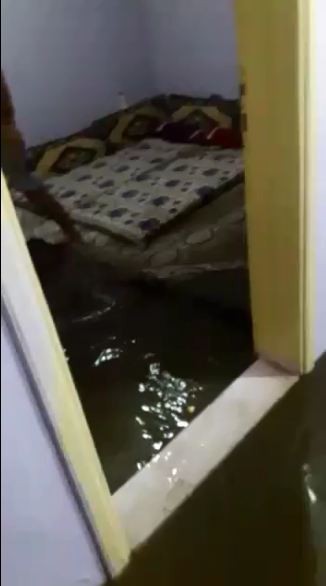Siverek’te evi kanalizasyon suyu bastı 