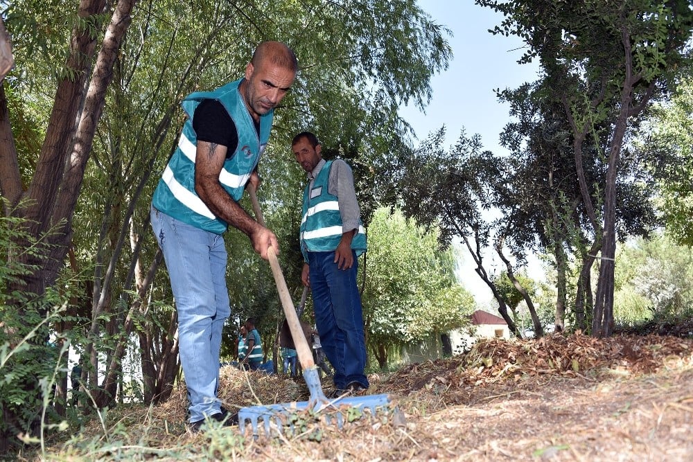 Siverek’te mahkumlar temiz bir çevre için temizlik yaptı 