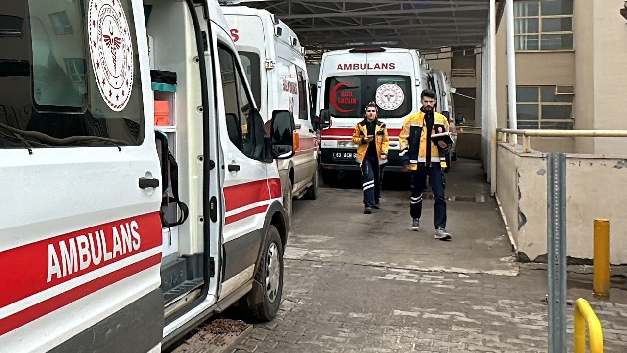 Siverek’te Yolun Karşısına Geçmeye Çalışan 2 Yaya Otomobilin Çarpmasıyla Yaralandı