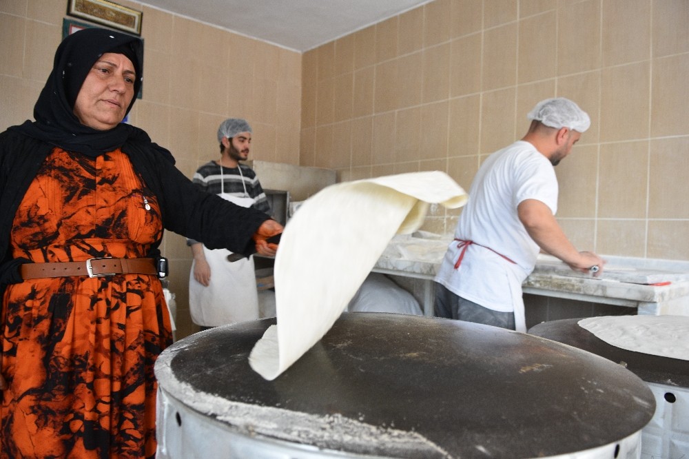 Siverek’te yufka ekmeğine ilgi arttı 