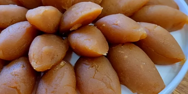 Sıvı yağlı ağızda eriyen un helvası tarifi: Bugün ne pişirsem? Akşama ne yapsam diye düşünenler İçin tarif