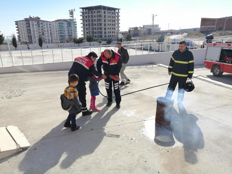 Sivil Savunma Gününde itfaiyeden yangın tatbikatı 