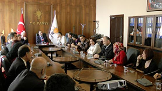 Sivil toplum vekillerini istiyor!