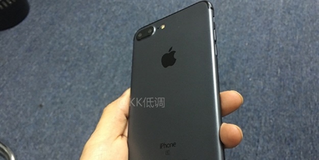 Siyah iPhone 7 Plus böyle görüntülendi