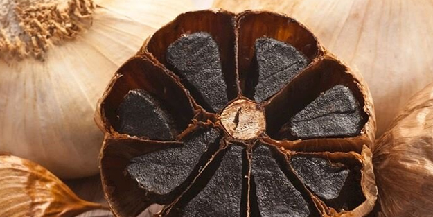 Siyah sarımsak nedir? Siyah sarımsak nerede bulunur, nasıl kullanılır? Taşköprü siyah sarımsak faydaları