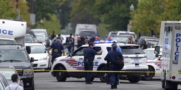 Siyahi genç polis kurşunuyla can verdi