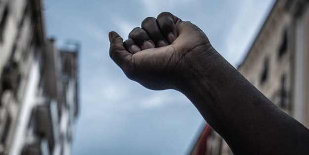 Siyahi İngilizlerin ırkçılık mağduriyeti!