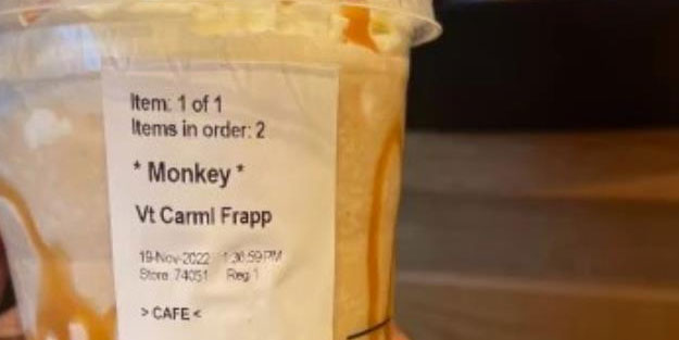 Siyahi kadının adı yerine "maymun" yazan kahve zinciri, bedava sandviç teklif etti