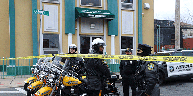 Siyahi müslümanların camisine silahlı saldırı! Polis bilgi verene 25 bin dolar verecek