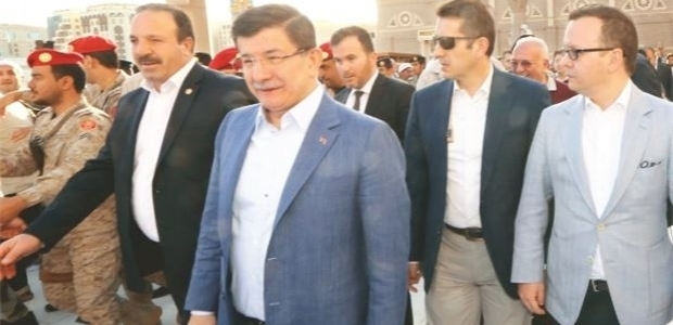 Siyaset millete kulak vermeli