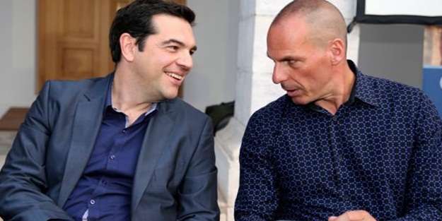 Siyasete geri dönüyor