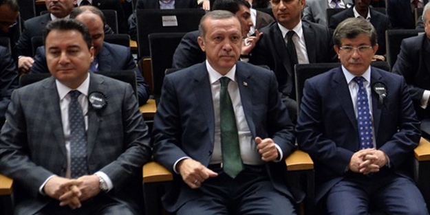 Siyasi ikiyüzlülüğün bu kadarı... Ali Babacan'dan sonra ve Ahmet Davutoğlu'nun imzası da ifşa oldu!