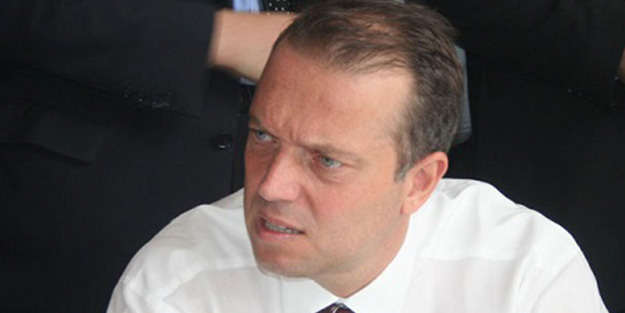 Siyasi sığınmacı Cem Uzan parti başkanı oluyor!