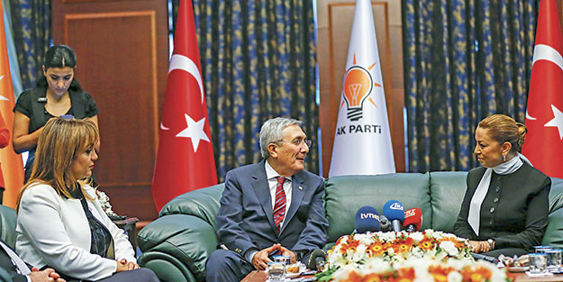 Siyasiler bayramlaştı