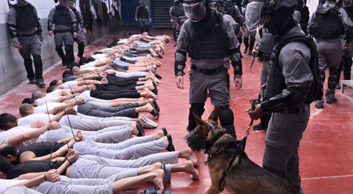Siyonist alçaklıkta son perde: Filistinli esirlere 'Safari' işkencesi! Yahudi yerleşimciler izledi, katil rejim ziyafet çekti