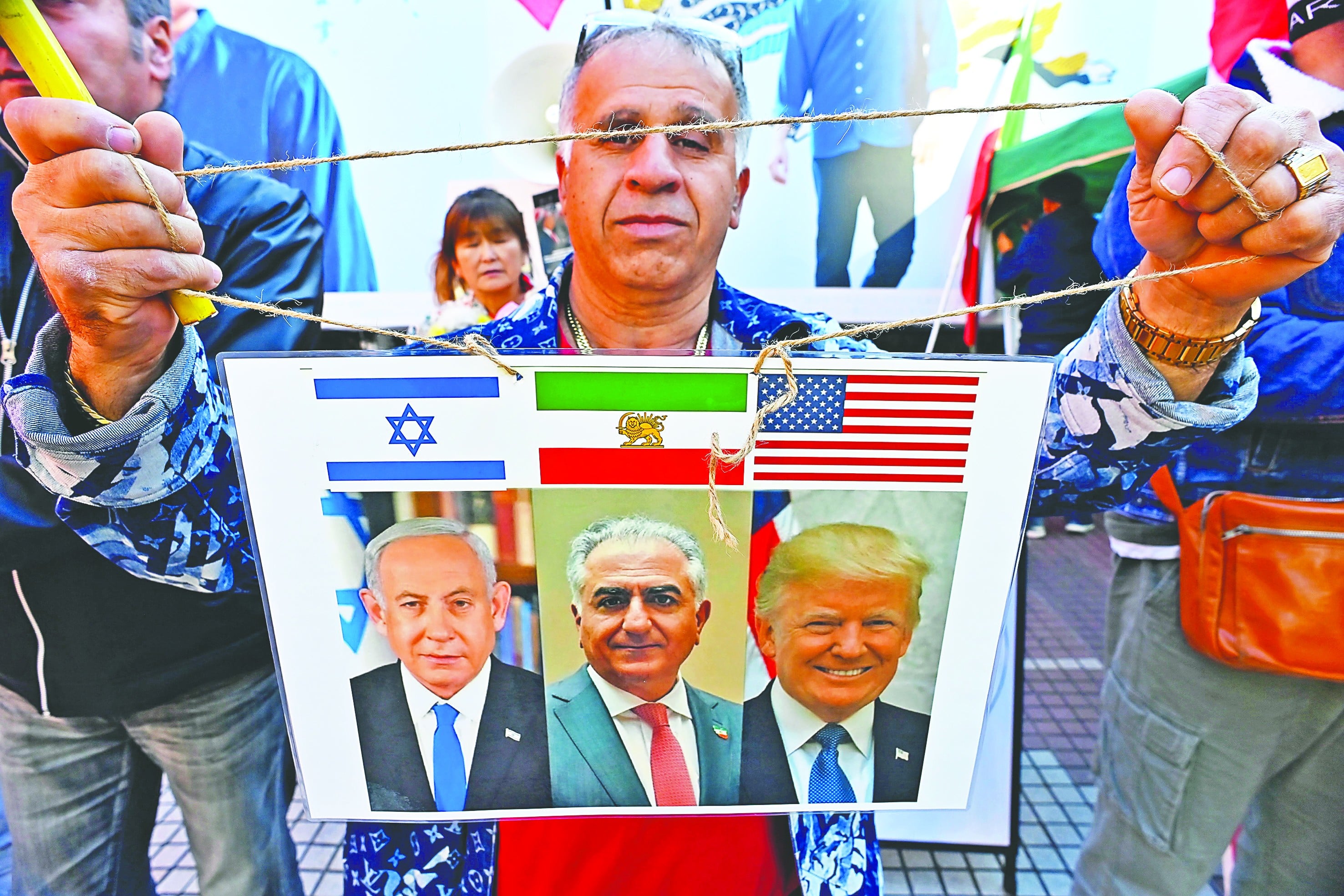 Siyonist çete ‘şah’ çekti