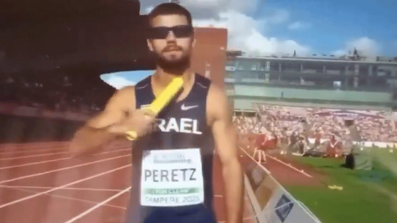 Siyonist domuz kan dondurdu: Kameralara kafa kesme hareketi yaptı! Sonuncu oldu