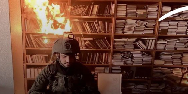 Siyonist hayvanlar bu defa da kütüphane yaktı!