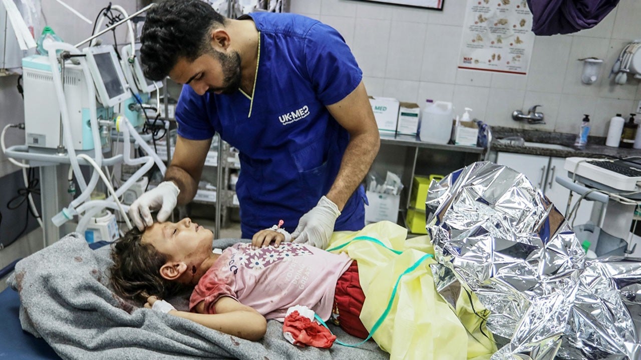 Siyonist iblis başından vurmuştu: 13 yaşındaki Gazzeli kız çocuğu şehit oldu