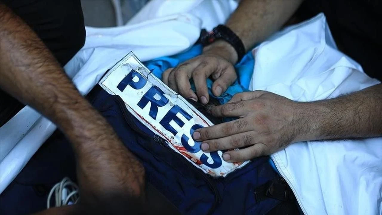 Siyonist İsrail gazetecileri katletmeye devam ediyor!