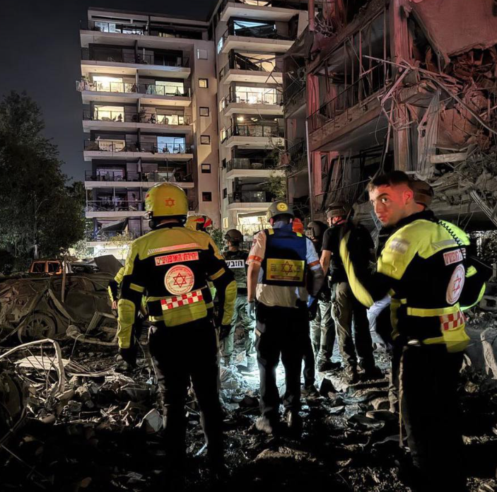 Siyonist israil kayıplarını gizliyor: İran füzeleri sığınakları vurdu!