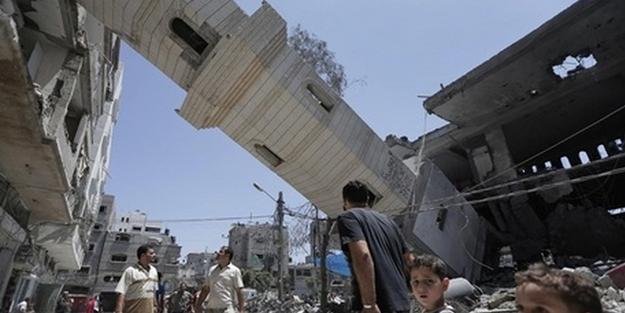 Siyonist katiller ne ev bıraktılar ne cami!