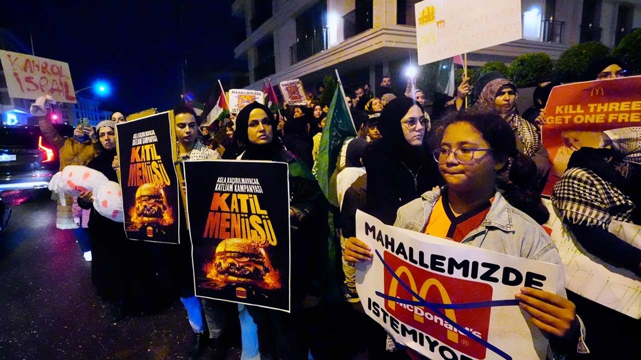 Siyonist McDonald's protestosu devam ediyor! "Mahallemizde McDonald's istemiyoruz"