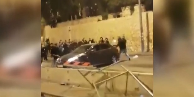 Siyonist teröristleri tek başına püskürttü!