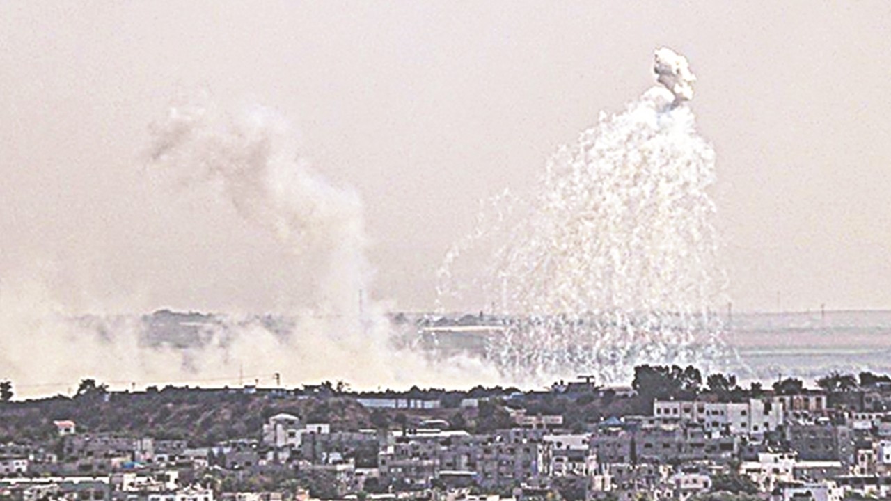 Siyonist yine yasaklı fosfor bombalarıyla saldırıyor! İsrail’in ateşkes bahanesi Fransa