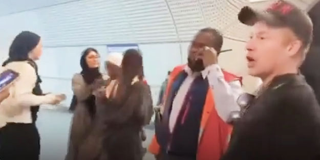 Siyonist zihniyet Londra'da ortaya çıktı! Müslüman kadını taciz etti