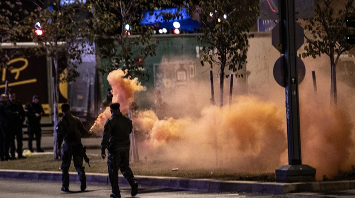 Siyonistler kendi halkına da acımıyor! İsrailliler sokaklara döküldü: Polisten sert müdahale