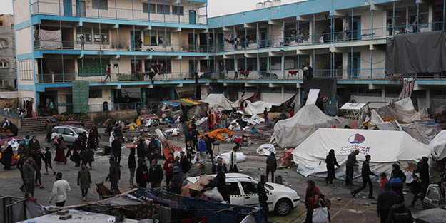 Siyonistler meydan okuyor dünya sessiz kalıyor! İsrail BM binasını bombaladı