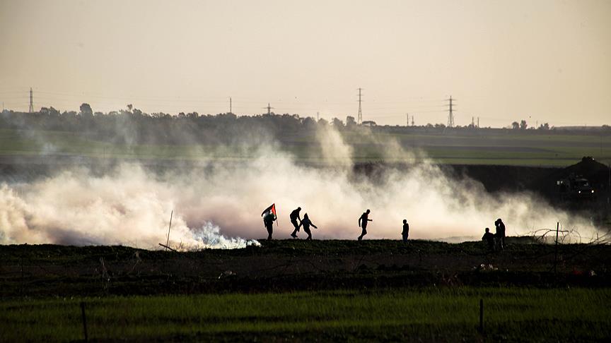 Siyonistler yine rahat durmuyor! Gazze sınırında 20 Filistinliyi yaraladı