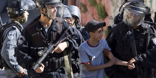 Siyonistlerin gücü 12 yaşındaki çocuğa yetti