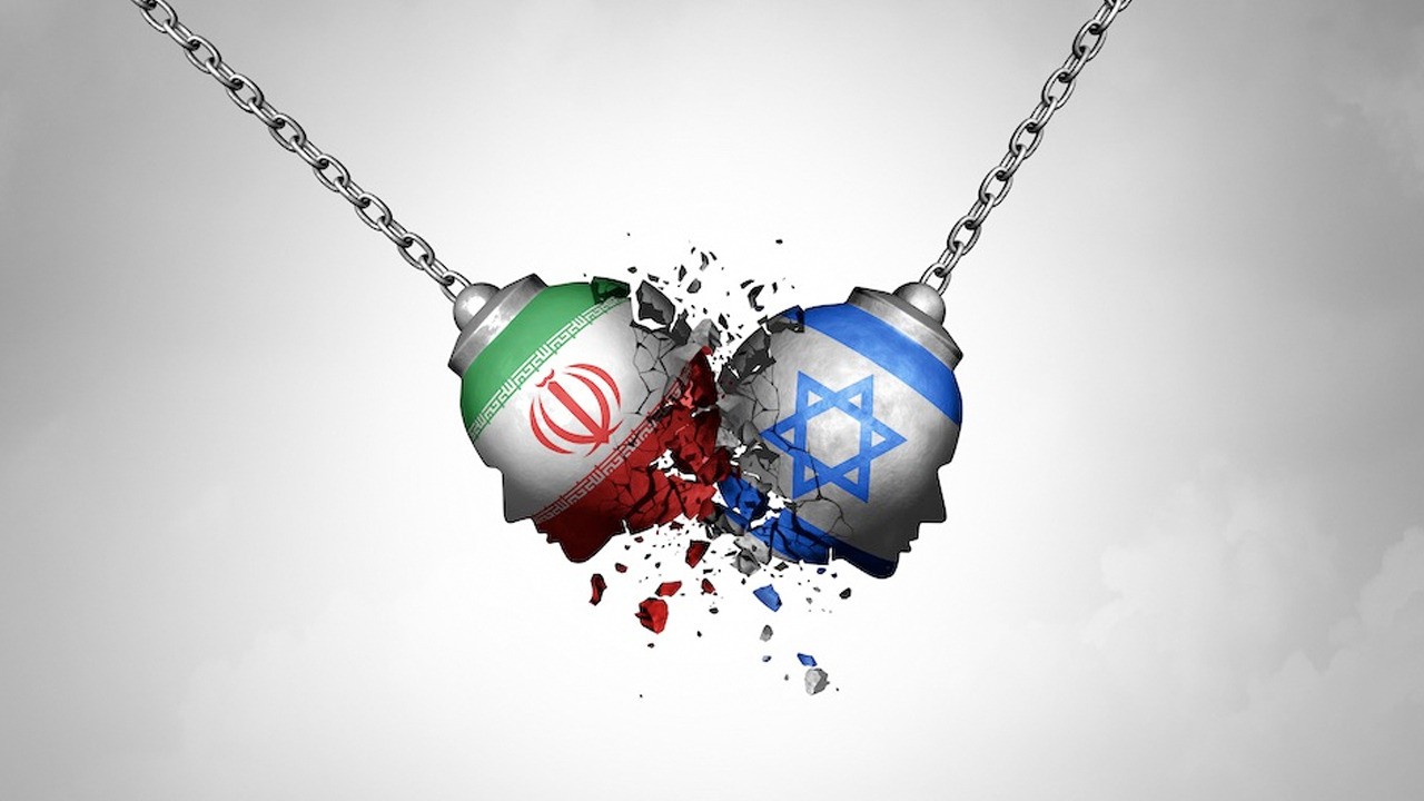 Siyonizim şokta! Yunanistan’a kaçan İsrailliler, Filistin bayraklarıyla karşılandı! Son dakika