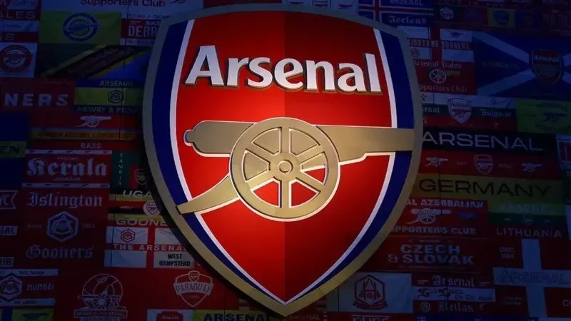 Siyonizm Arsenal’ı ele geçirdi! Terörist İsrail için 22 yıllık emekçiyi kapı dışarı ettiler