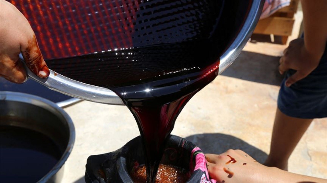 Siz siz olun sakın böyle tüketmeyin! Pekmez bu yöntemle kansere davetiye çıkarıyor