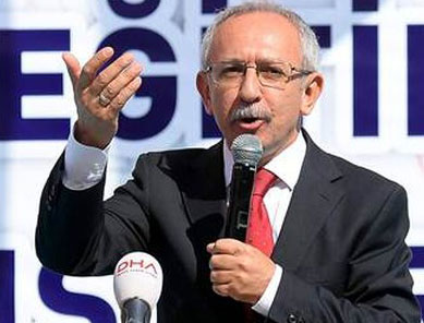 Sizce kürsüde kim konuşuyor? Çok şaşıracaksınız!