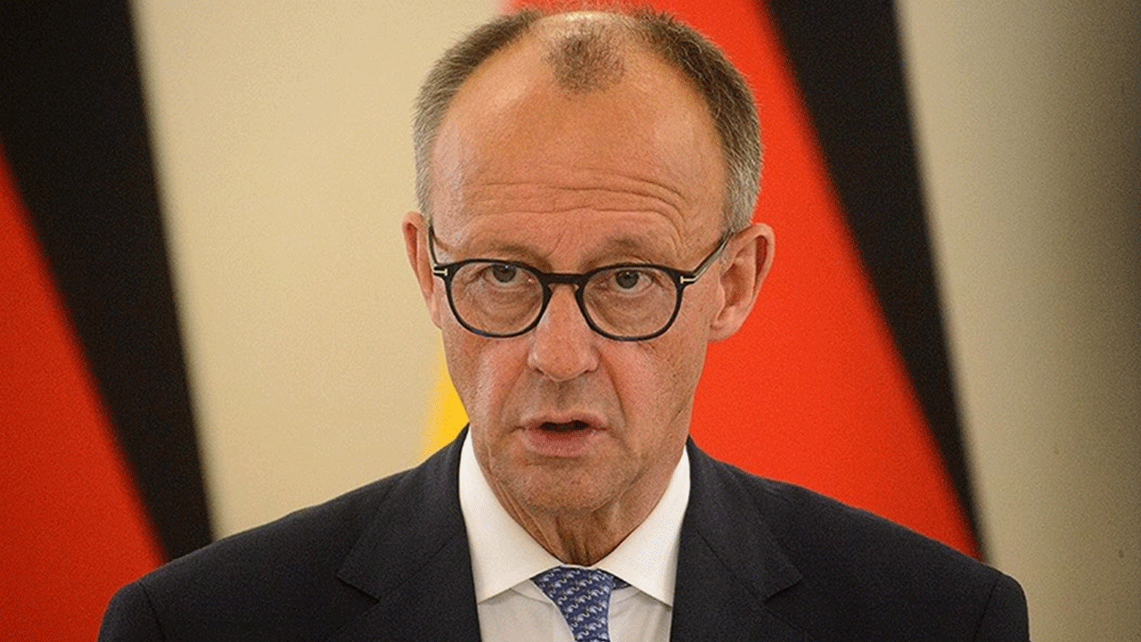 Size kim inanır? Siyonistleri silaha boğan Almanya'dan dansözlük!