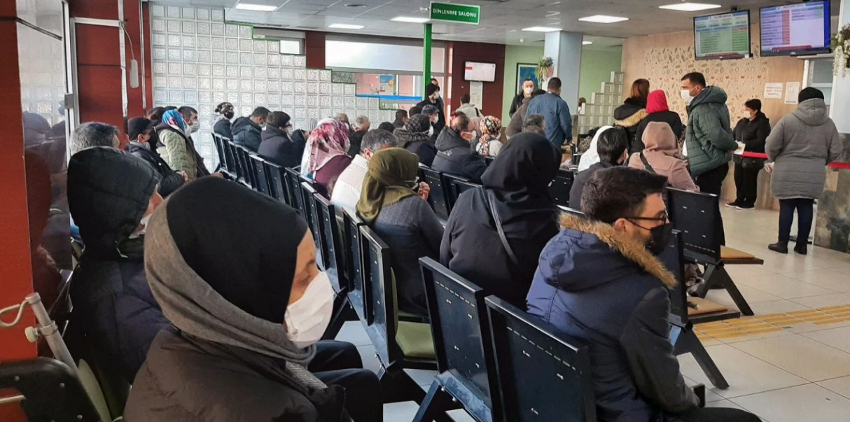 Sizin gibi doktor olmaz olsun! Hastane önünde kirli tuzak