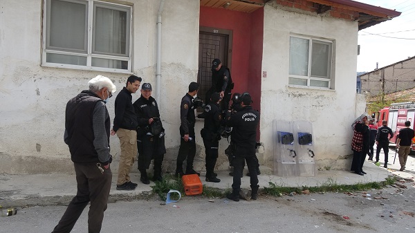 Şizofreni hastası adam dehşeti yaşattı