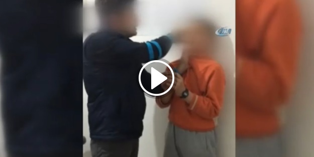 Skandal! Çocuğu bıçakla tehdit etti!
