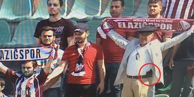 Tartışılan görüntü! Belde silah elde atkı