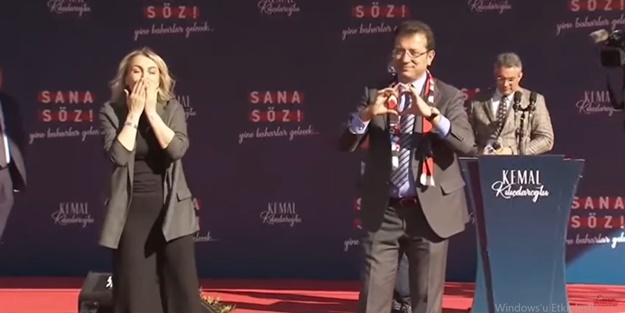 Skandal görüntüler! KK ve Ekrem'in Van mitinginde bayrak salladılar