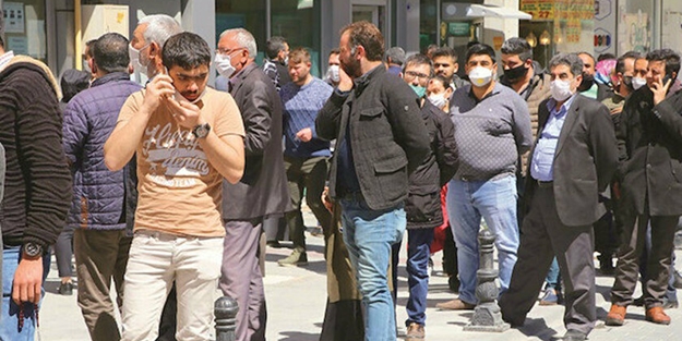 Skandal görüntüler! Okyanusu geçip derede boğuluyoruz
