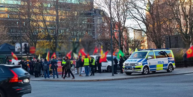 Skandal görüntüler! Polis PKK destekçileriyle birlikte yürüdü
