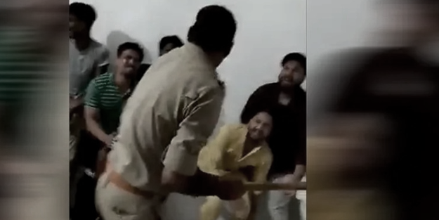 Skandal! Hindistan'da devlet yetkilisi Müslümanlara yaptığı işkenceyi övünerek paylaştı!