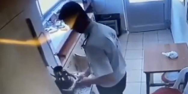 Skandal olay! Köpeğin üzerine sıcak su döktü