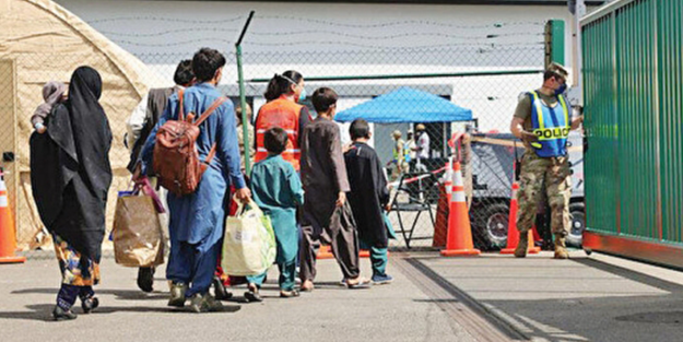 Skandal patlak verdi: Almanya Afganları atıyor, Ukraynalıları alıyor!